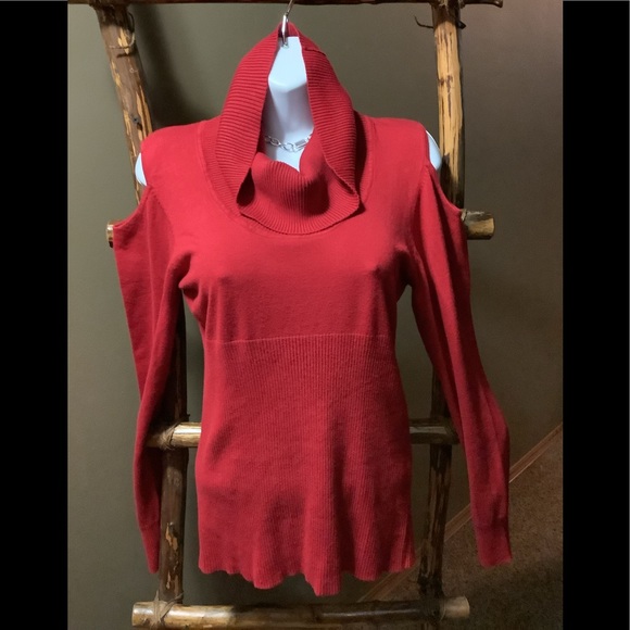 302 Red cold shoulder sweater turtleneck - Picture 1 of 2